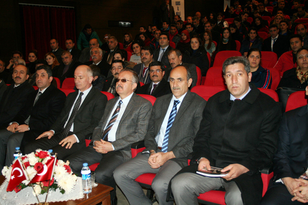 vali-ozdemir-asik-oynadi-(2).jpg