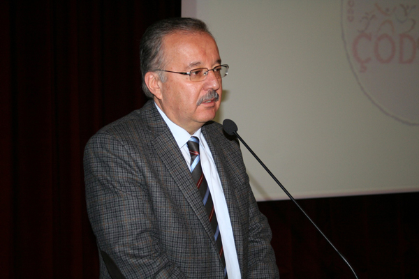 vali-ozdemir-asik-oynadi-(3).jpg