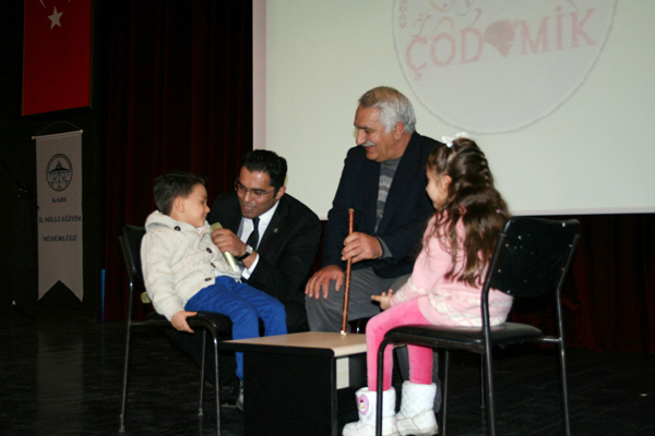 vali-ozdemir-asik-oynadi-(4).jpg