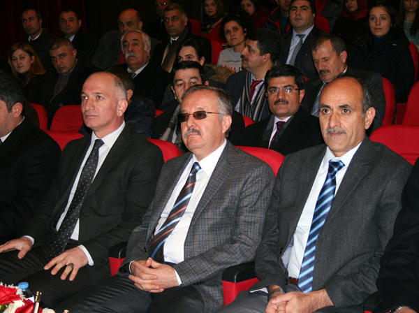 vali-ozdemir-asik-oynadi-(5).jpg