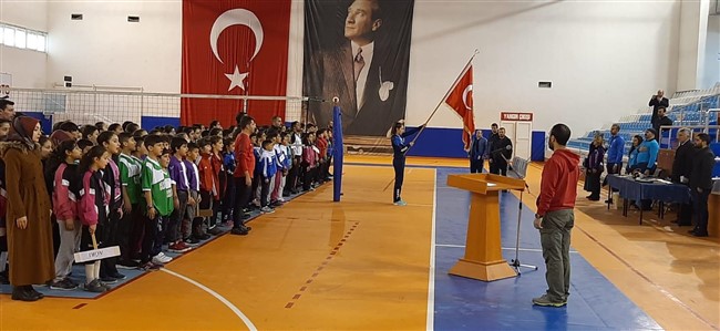 voleybol-bolge-yarismasi-kars’ta-basladi-(1).jpg