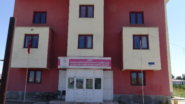 yetkililer-kars’ta-ki-sporcu-merkezini-unuttu-mu-(1).jpg