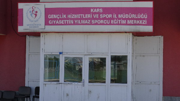 yetkililer-kars’ta-ki-sporcu-merkezini-unuttu-mu-(6).jpg
