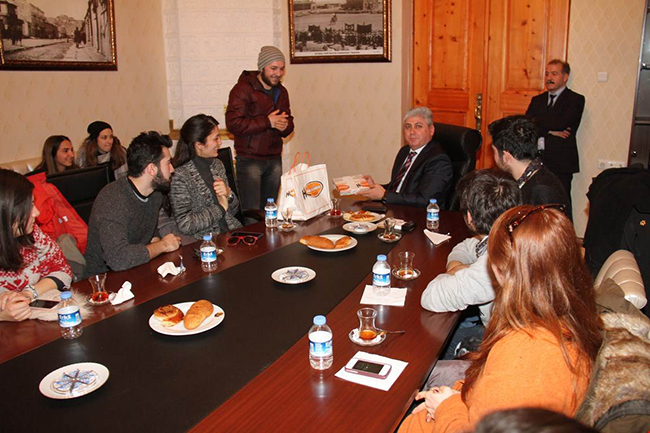 yildiz-teknik-universitesi-gezi-ve-kampcilik-toplulugu,-vali-dogan’i-ziyaret-etti-(7).jpg