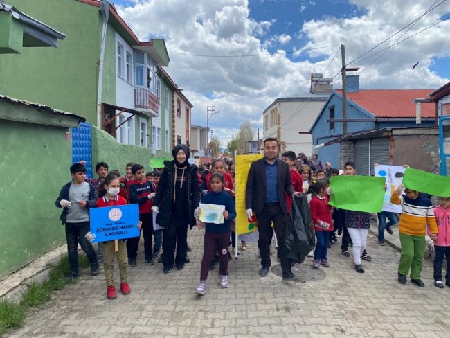 zubeyde-hanim-ilkokulu’ndan-cevre-temizligi-etkinligi-(1).jpg